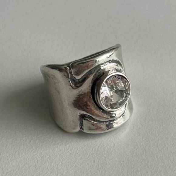 Elegant Stirling Silver Ring with Gemstone - Picture 1 of 5
